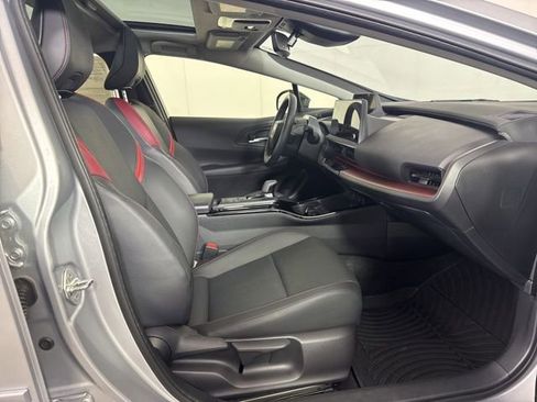 Used 2024 Toyota Prius Prime FWD image 4