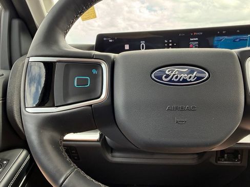 Used 2026 Ford Expedition Platinum w/ Driver's Package AWD/4WD image 13