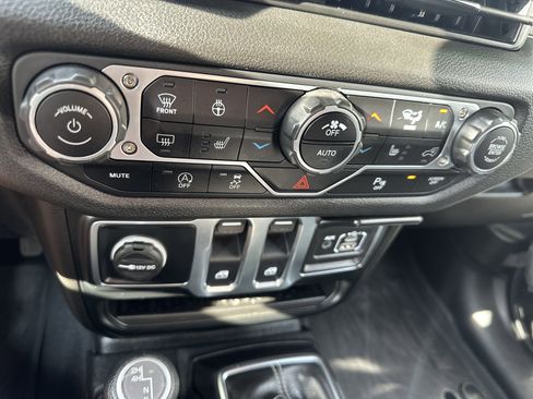 Used 2024 Jeep Wrangler Sport S image 19