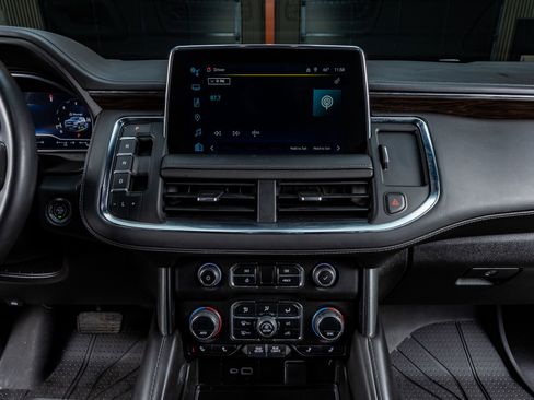 Used 2023 Chevrolet Suburban Z71 w/ Luxury Package image 25