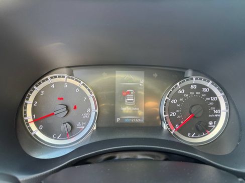 Used 2021 Toyota Highlander L FWD image 22