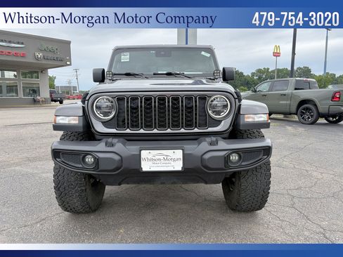 Used 2024 Jeep Gladiator Sport AWD/4WD image 2