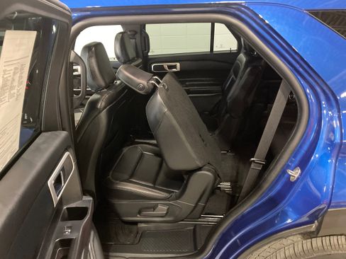 Used 2020 Ford Explorer XLT w/ Equipment Group 202A AWD/4WD image 19
