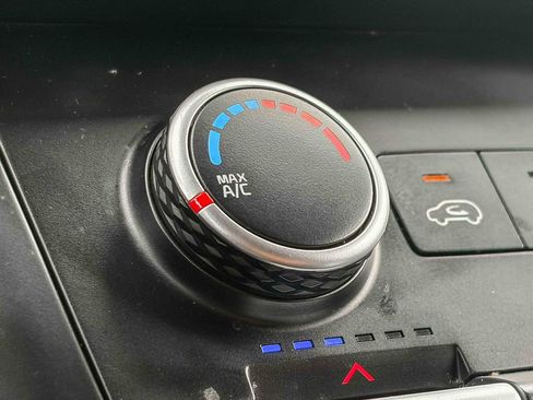 Used 2024 Kia Carnival LX image 26