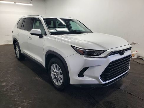 Used 2025 Toyota Grand Highlander AWD image 3