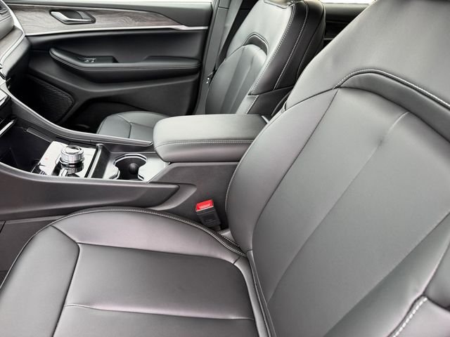 New 2026 Jeep Grand Cherokee Limited AWD/4WD image 13