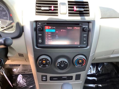 Used 2013 Toyota Corolla LE FWD image 35