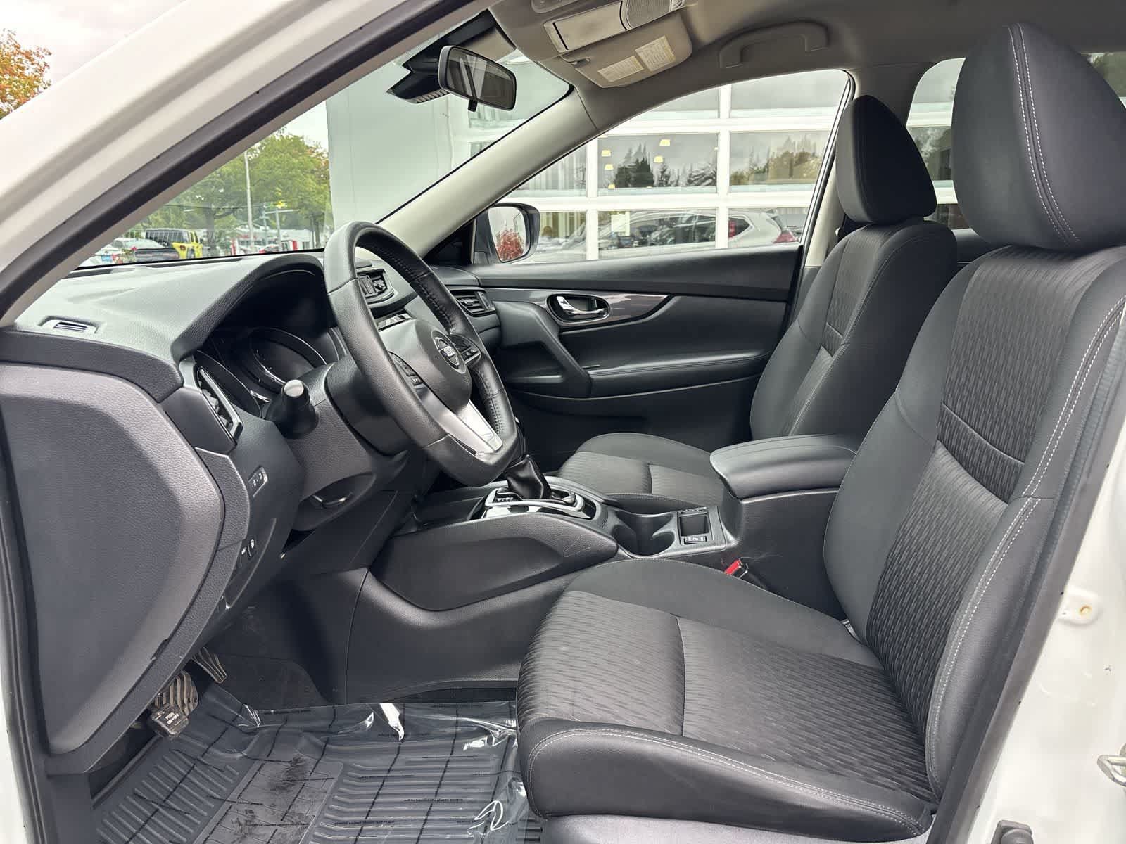 Used 2019 Nissan Rogue SV FWD image 11