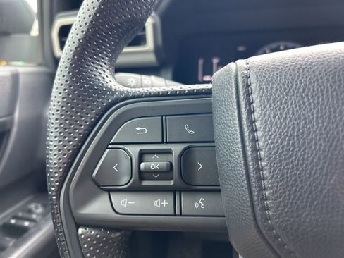 Used 2025 Toyota Tacoma SR5 AWD/4WD image 19