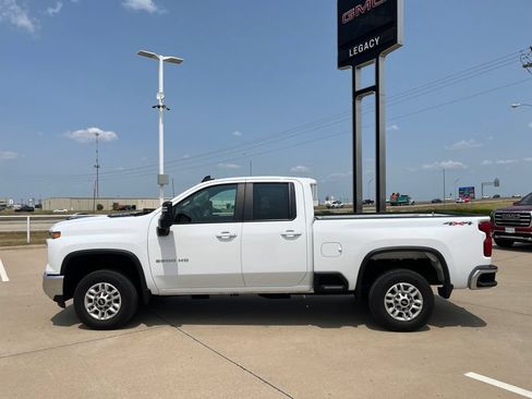 Used 2025 Chevrolet Silverado 2500 LT w/ Convenience Package AWD/4WD image 3