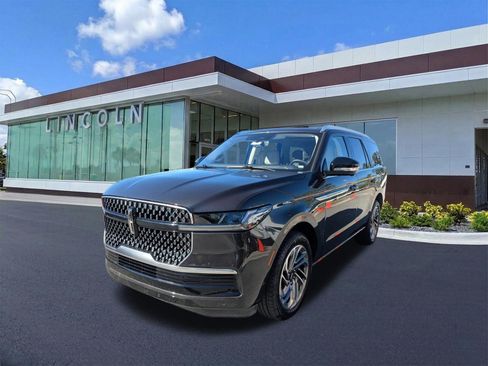 Certified 2025 Lincoln Navigator Reserve image 9