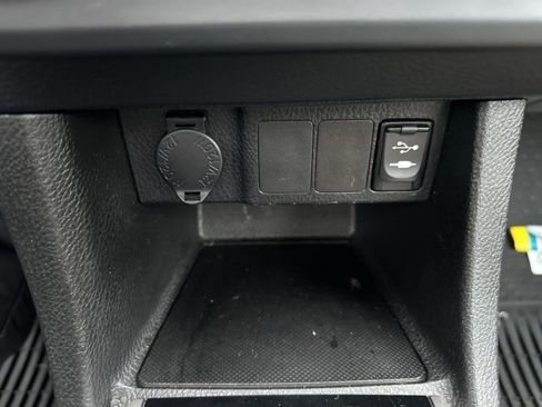 Used 2014 Toyota Corolla LE image 25