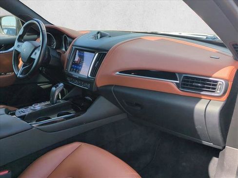 Used 2019 Maserati Levante image 19