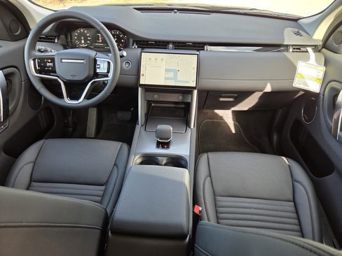 Used 2025 Land Rover Discovery Sport S image 31