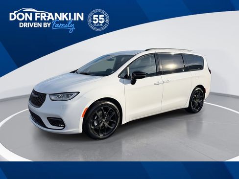 New 2026 Chrysler Pacifica Select w/ S Appearance Package image 1