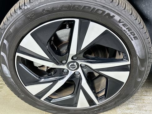 Used 2022 Volvo XC90 T8 R-Design w/ Advanced Package image 32