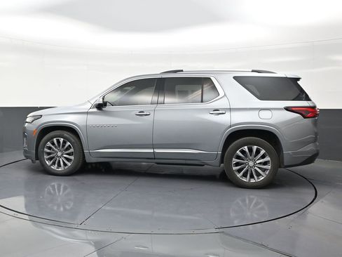 Used 2023 Chevrolet Traverse Premier FWD image 2