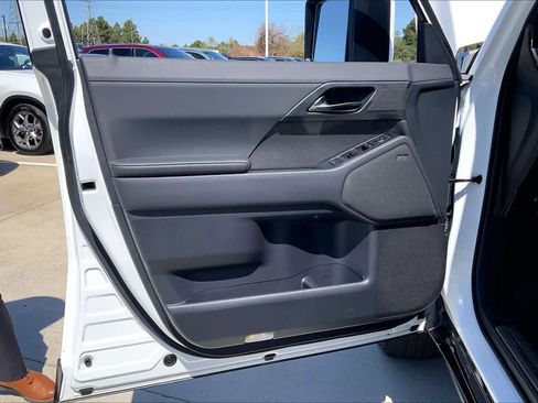 Used 2024 Lexus GX 550 w/ Accessory Package (Z1) image 24