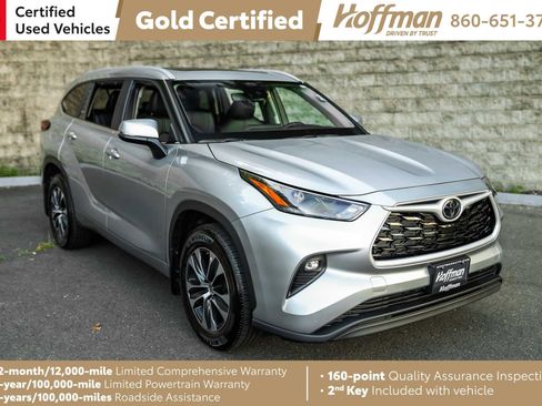 Certified 2025 Toyota Highlander XLE image 1