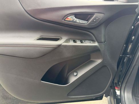 Used 2023 Chevrolet Equinox RS FWD image 17