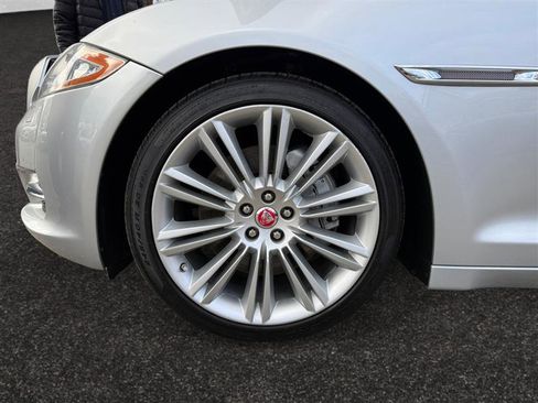 Used 2015 Jaguar XJ image 15