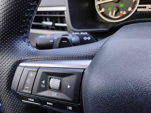 Used 2024 Mitsubishi Outlander SE FWD image 47