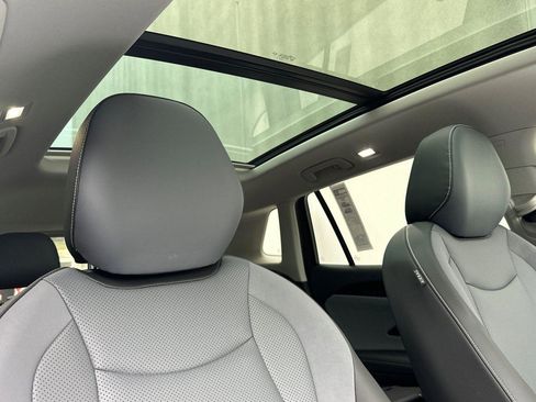 New 2026 Volkswagen Tiguan SE image 16