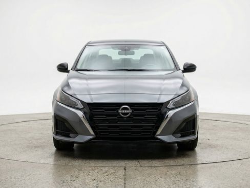 Used 2025 Nissan Altima 2.5 SV image 2