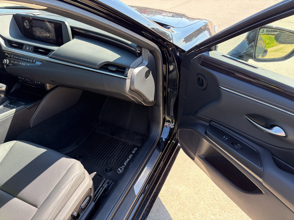 Used 2021 Lexus ES 250 w/ Premium Package AWD/4WD image 16