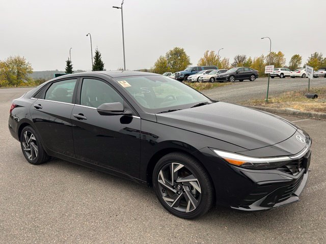 Used 2025 Hyundai Elantra Limited FWD image 2