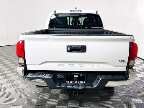 Used 2021 Toyota Tacoma SR5 RWD image 4