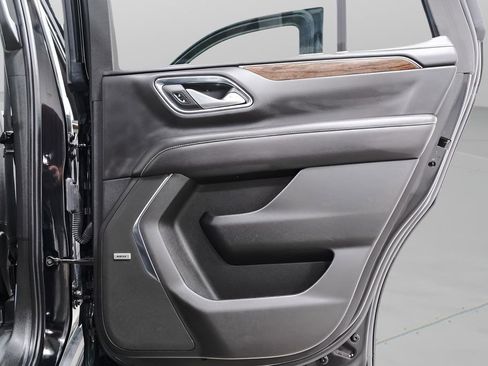 Used 2022 Chevrolet Tahoe Premier AWD/4WD image 32