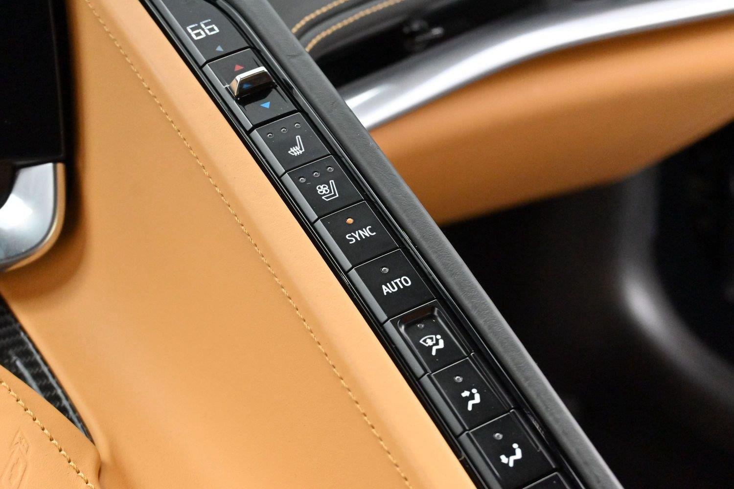 Used 2021 Chevrolet Corvette Stingray Premium Conv w/ Z51 Performance Package RWD image 29