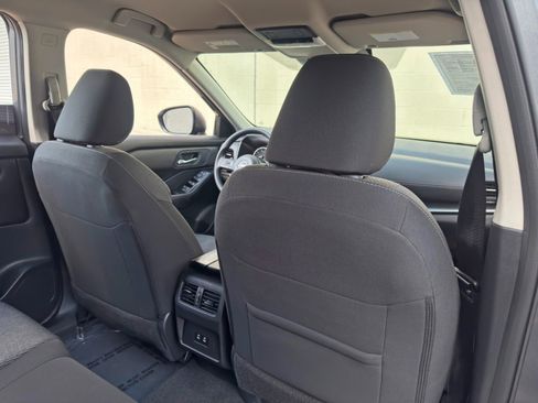 Used 2024 Nissan Rogue SV FWD image 28