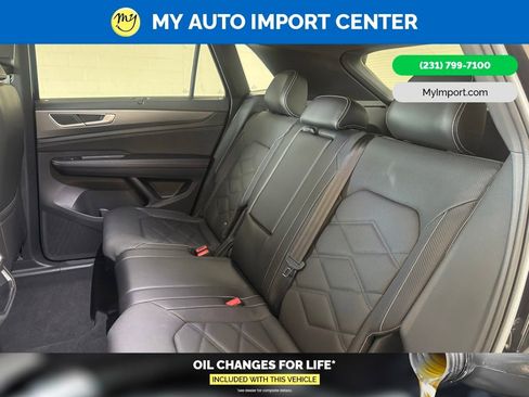 Used 2024 Volkswagen Atlas Cross Sport SE AWD/4WD image 23