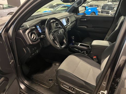 Used 2023 Toyota Tacoma TRD Off-Road w/ Advanced Technology Package AWD/4WD image 10