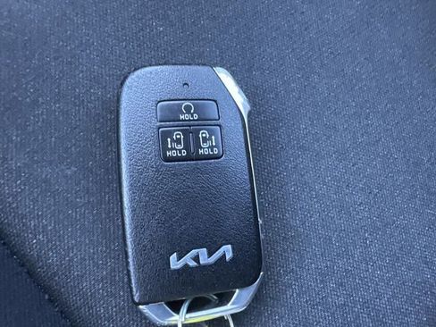 Certified 2023 Kia Carnival LX image 40
