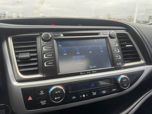 Used 2017 Toyota Highlander SE image 50