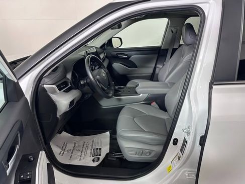 Used 2023 Toyota Highlander XLE image 21