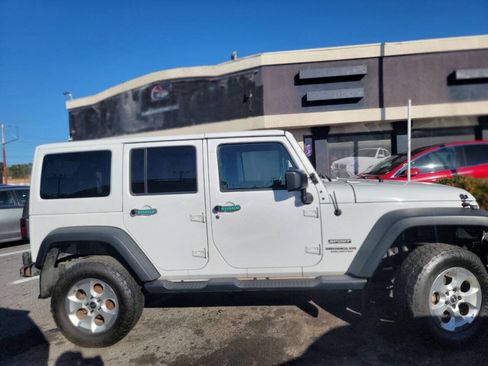 Used 2015 Jeep Wrangler Unlimited Sport w/ Quick Order Package 24S image 9