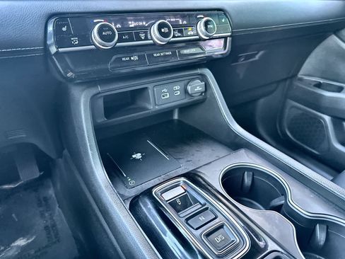 Used 2025 Honda Pilot Touring image 17