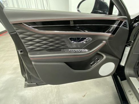 Used 2021 Bentley Flying Spur V8 AWD/4WD image 44