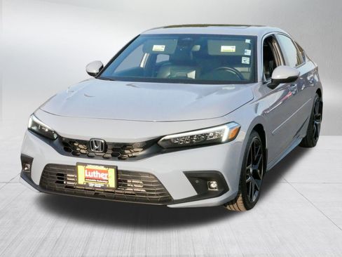 Used 2022 Honda Civic Sport Touring image 2
