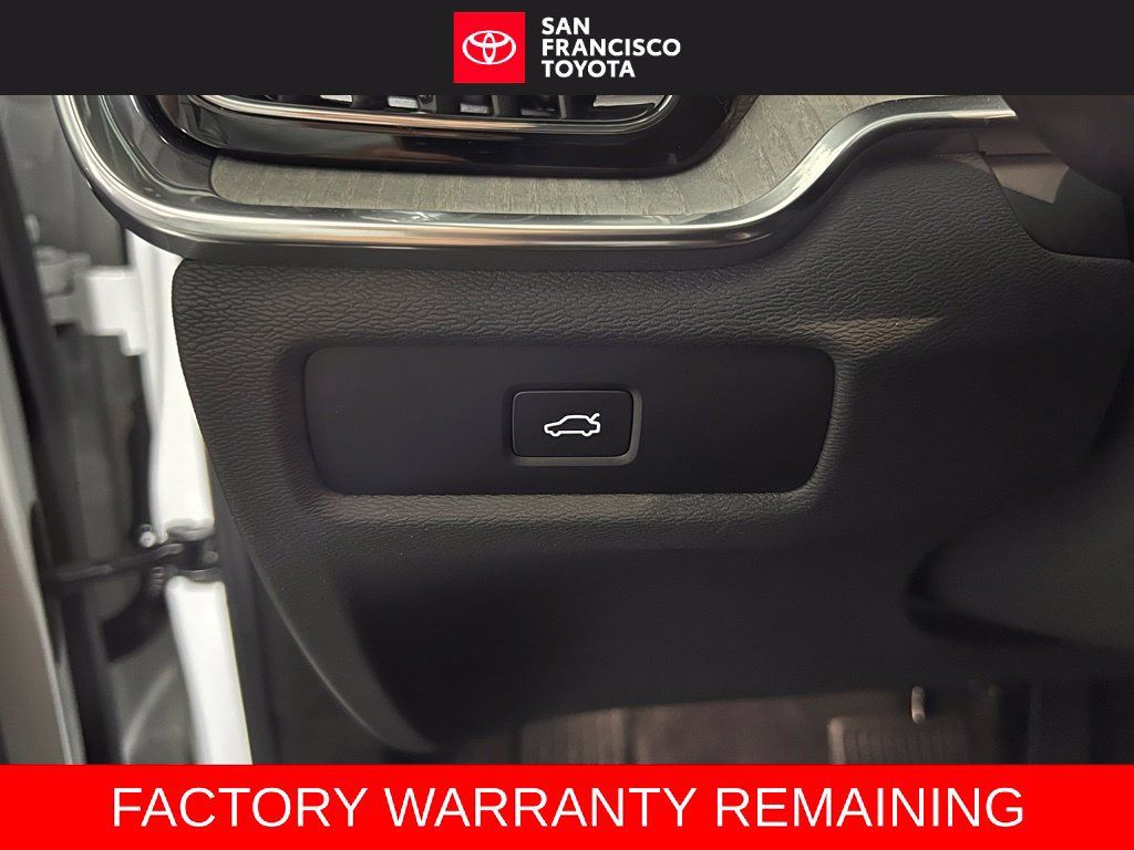 Used 2026 Volvo V60 B5 Cross Country Ultra w/ Climate Package AWD/4WD image 35