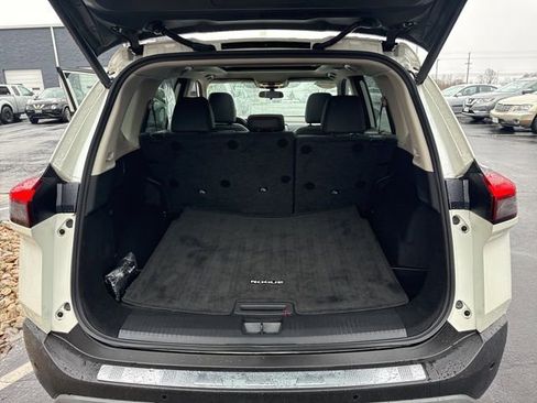 Used 2023 Nissan Rogue SV w/ SV Premium B Package image 15