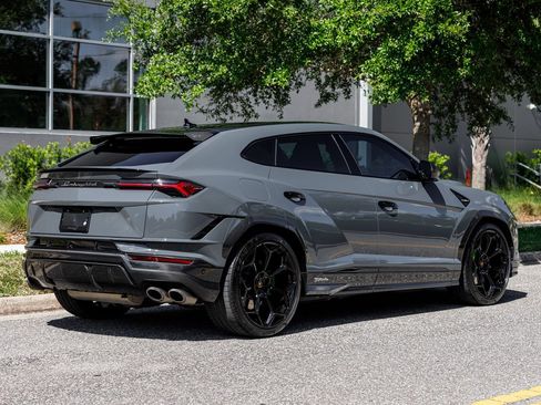 Used 2023 Lamborghini Urus Performante AWD/4WD image 11
