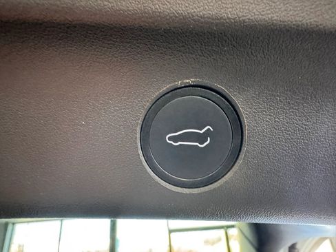 Used 2020 Tesla Model Y Long Range image 23