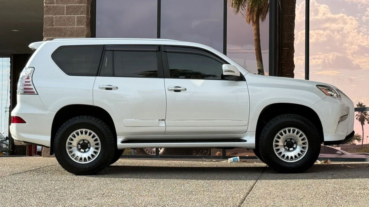 Used 2014 Lexus GX 460 w/ Premium Package AWD/4WD image 15