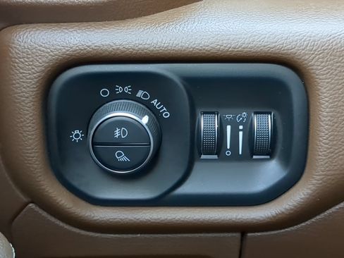 Used 2019 RAM 1500 Laramie AWD/4WD image 66