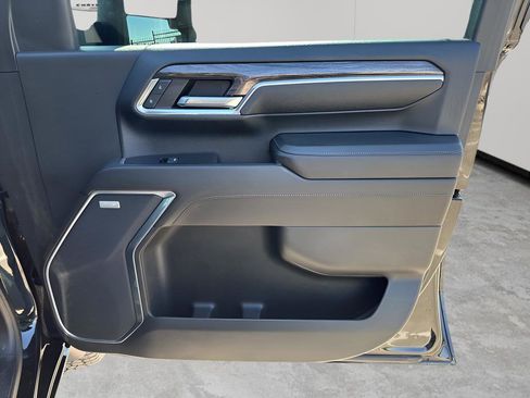 Used 2024 Chevrolet Silverado 2500 LTZ w/ LTZ Plus Package image 12